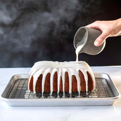Nordic Ware Naturals® Quarter Sheet with Oven-Safe Nonstick Grid - size: Quarter Sheet with Nonstick Grid (Pack of 1)