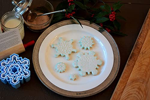 R&M Snowflake Plastic Biscuit & Cookie Cutters 5-Piece Set - Blue & White Nesting Snowflake Cutters 1.375" to 4.25" for Christmas & Winter Baking - style: Snowflake