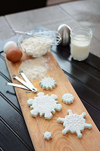 R&M Snowflake Plastic Biscuit & Cookie Cutters 5-Piece Set - Blue & White Nesting Snowflake Cutters 1.375" to 4.25" for Christmas & Winter Baking - style: Snowflake