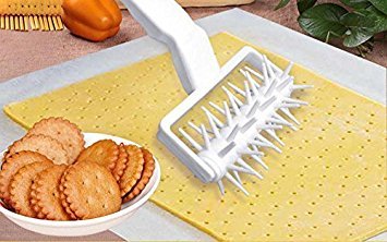 i Kito Plastic Pizza Pie Pastry Dough Docker Pizza Roller Dough Pitter Baking Tool