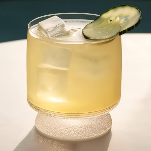 Ice Cube Tray with Lids, Small Silicone Molds for Cocktails & Drinks - color: Green