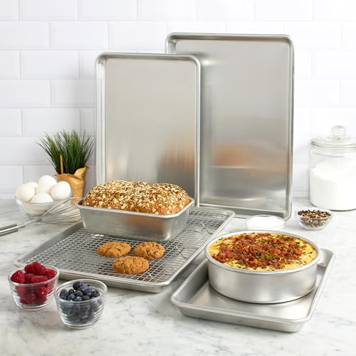 Chicago Metallic 8 Inch Round Cake Pan - size: 8-1/2 by 8-1/2 by 2-1/2 inches, Single