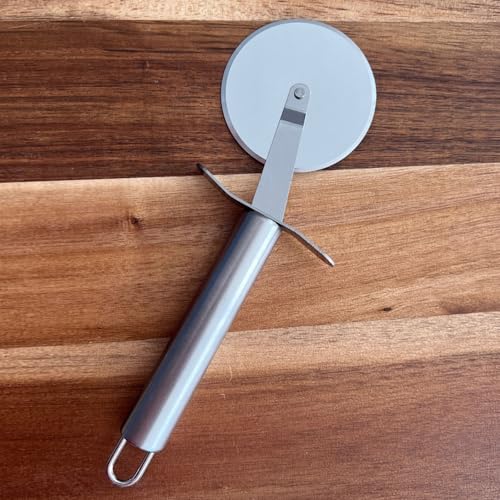 2-in-1 Food Masher Tool with Cutter Wheel – Multipurpose Kitchen Press for Vegetables Dough Garlic and Pastry Prep