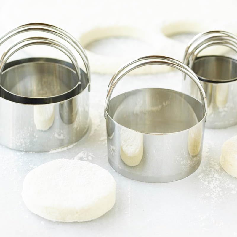 Biscuit Cutter Set (5 Pieces/Set), Round Cutters Stainless Steel Biscuit Cutter with Handle in Graduated Sizes Round Shape Molds, Professional Baking Dough Tools