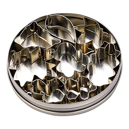 Restaurantware Pastry Tek 7-Piece Leaf Cookie Cutters 1 In Tin Box Autumn Cookie Cutters - Mulitple Shapes Precise Outlines Metal Fall Cutter Set For Creating Different Sized Cookies