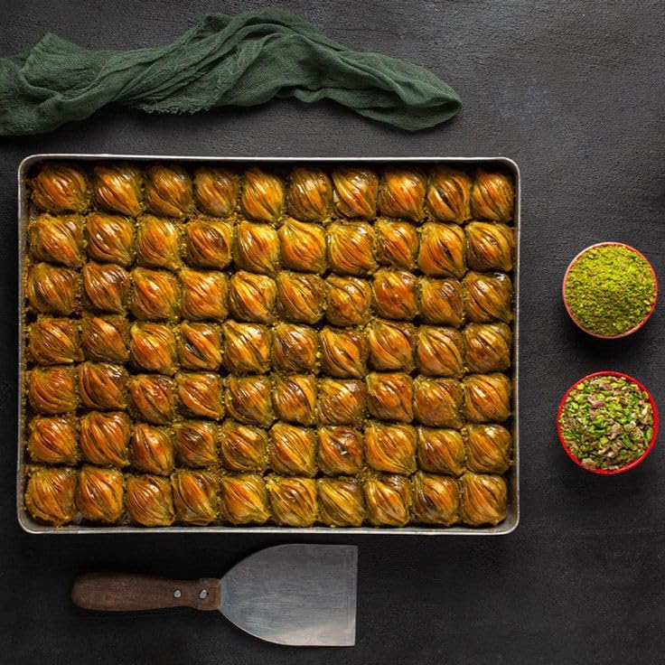 Hakan Aluminum Half Sheet Baking Pan 14x18-inch, 2.2lbs Weight, Thick Rust-Free Bakeware, Warp Resistant Food Grade Aluminum Baking Tray, Cookie Sheet Oven Tray, Heavy-Duty Baklava Tray, Silver
